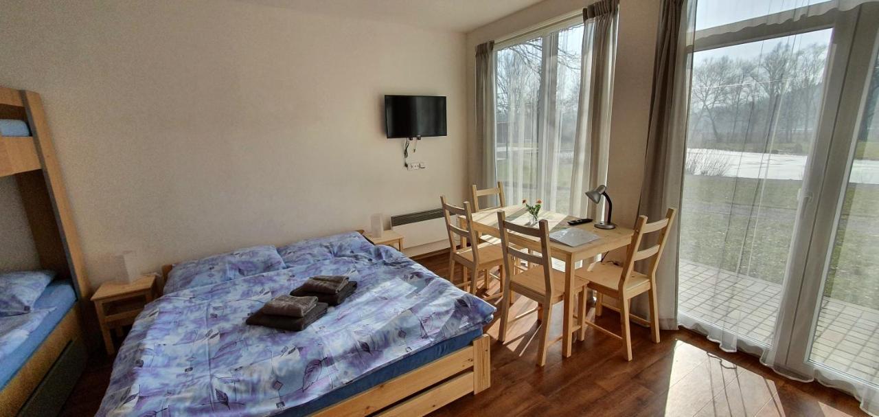 Penzion Amfik Bukovina Popovice  Exteriör bild