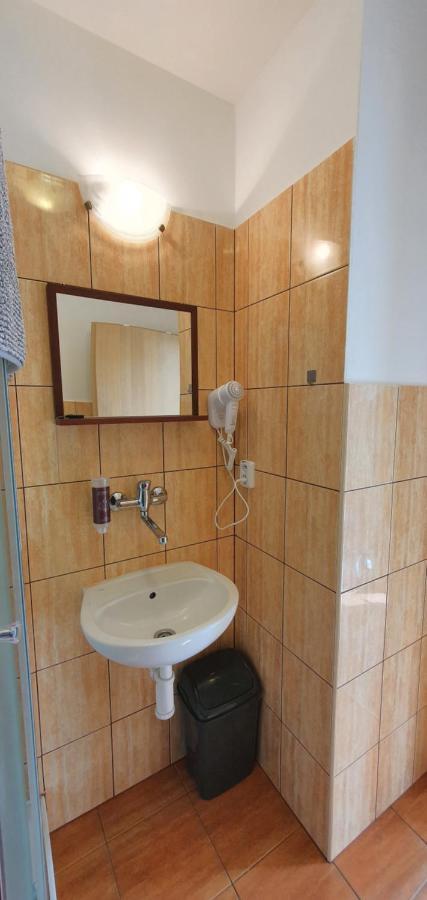 Penzion Amfik Bukovina Popovice  Exteriör bild