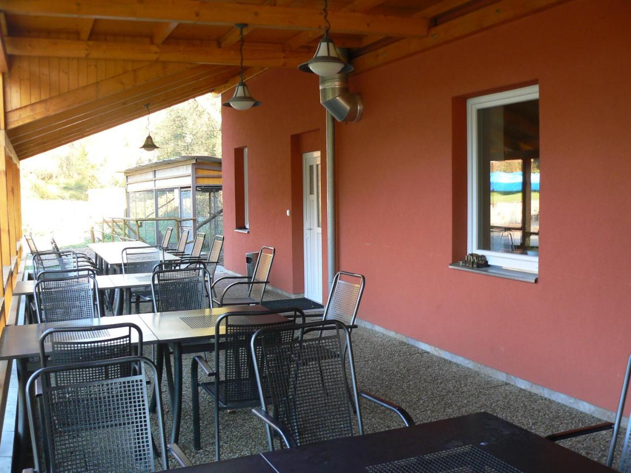 Penzion Amfik Bukovina Popovice  Exteriör bild