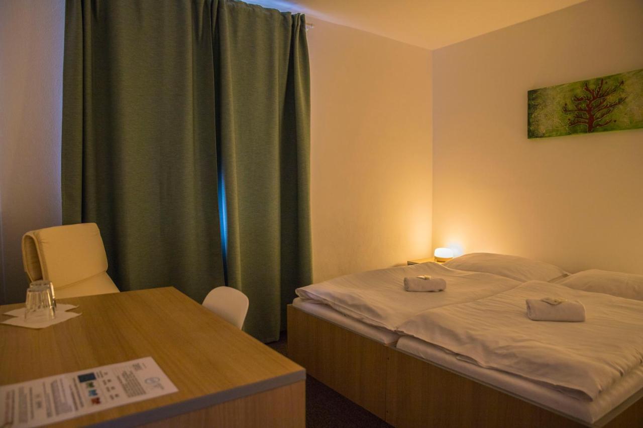 Penzion Amfik Bukovina Popovice  Exteriör bild