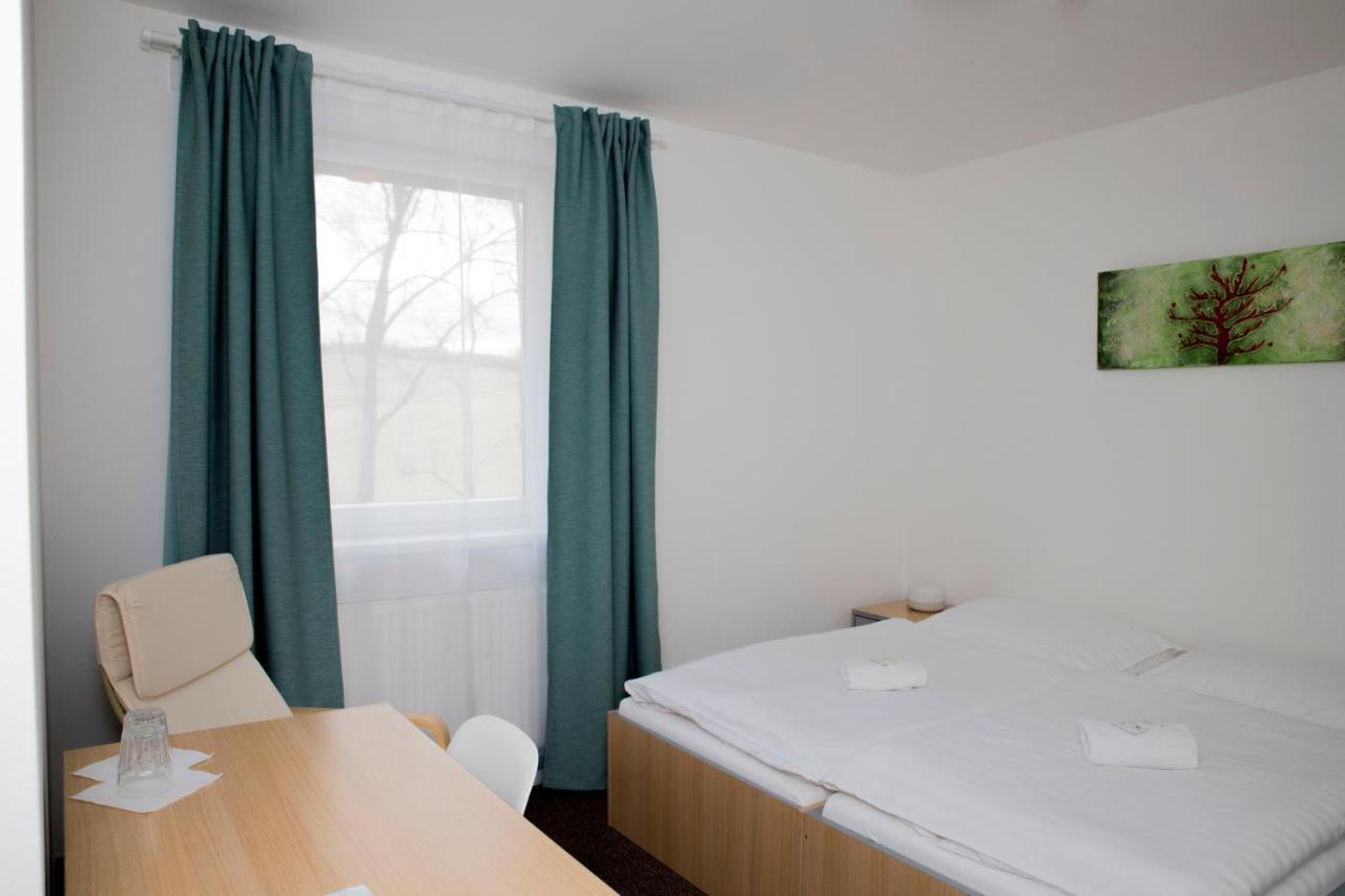 Penzion Amfik Bukovina Popovice  Exteriör bild